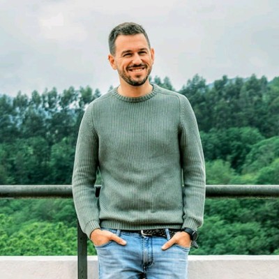 male IT consultant at Zartis